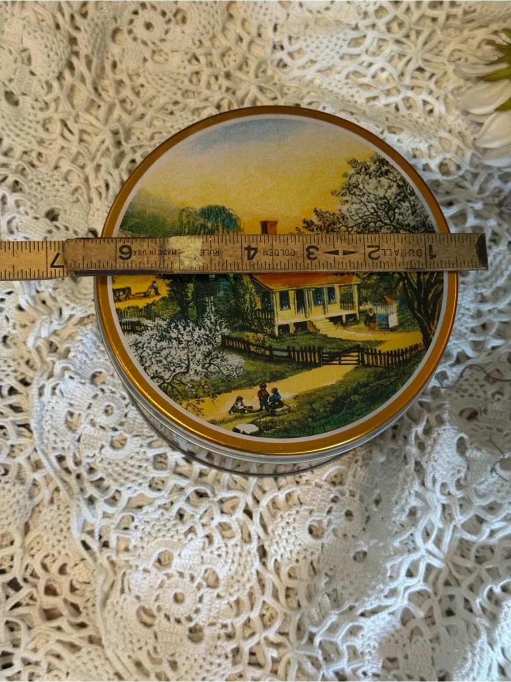 Vintage Round Farmhouse Scene Metal Tin – Country Cottage Decor